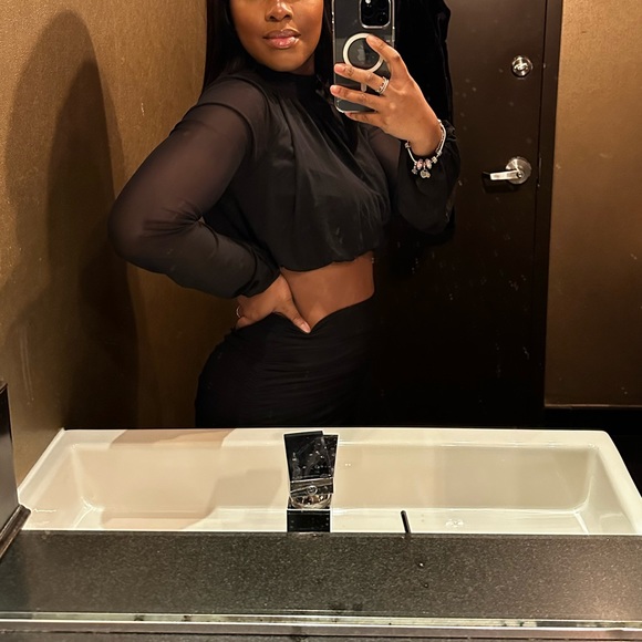 Two piece set - Picture 3 of 3